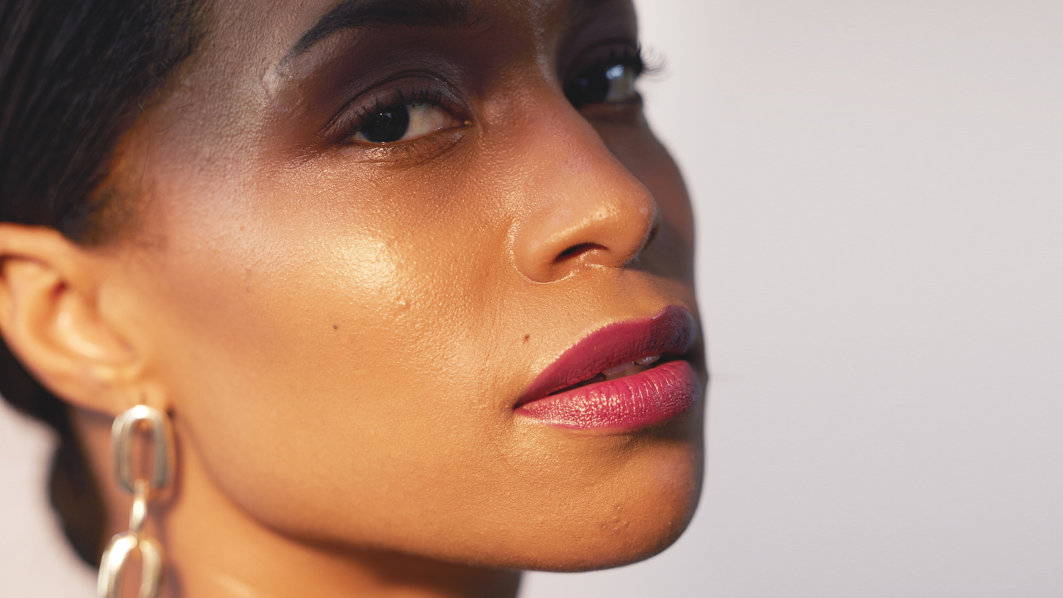 Reinigungsroutine bei öliger Haut